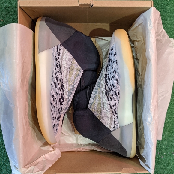 Yeezy QNTM Boost Basketball Sneakers - Picture 2 of 5